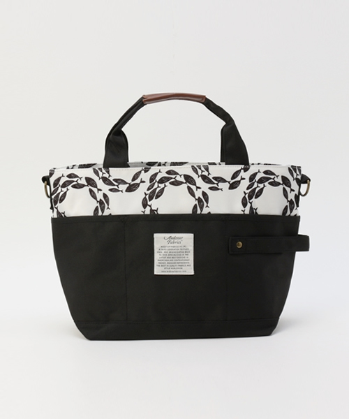 LBC（エルビーシー）の「【Andover Fabrics】 アンドーバーファブリックス トートバッグ （トートバッグ・レディース・ブラック/ホワイト/ネイビー・ONE SIZE）」の2枚目の写真