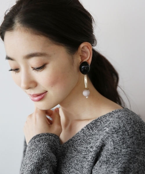 LEPSIM(レプシィム)の「ボリュームイヤリング 744805(イヤリング・レディース・ブラック系その他/ピンク系その他/ベージュ系その他・ONE SIZE)」の1枚目の写真