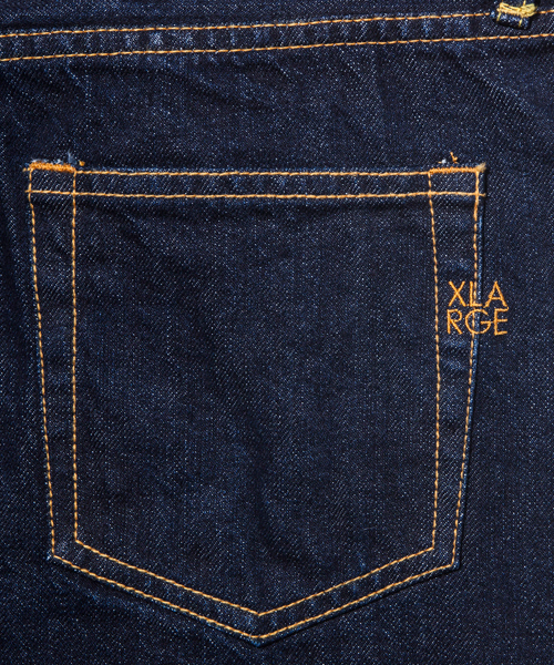 XLARGE（エクストララージ）の「SLIM FIT JEAN（デニムパンツ・メンズ・インディゴブルー・30inch/32inch/34inch/36inch）」の5枚目の写真