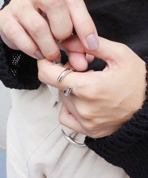 MODE ROBE（モードローブ）の「ワイドチューブリング（リング・レディース・シルバー/ゴールド・11号）」の2枚目の写真