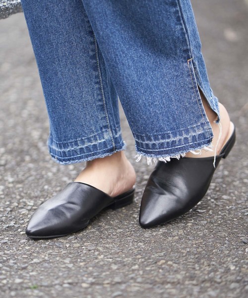 DISCOAT（ディスコート）の「フラットミュールサンダル（サンダル・レディース・ブラック/ブラウン/ベージュ・MEDIUM/LARGE）」の2枚目の写真