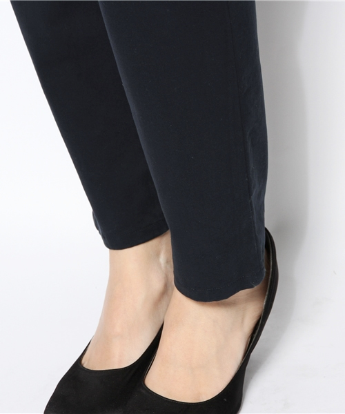 BEAUTY&YOUTH UNITED ARROWS（ビューティーアンドユースユナイテッドアローズ）の「BYSF ピーチスキンタックパンツ ◆（その他パンツ・レディース・オフホワイト/ネイビー・SMALL/MEDIUM）」の10枚目の写真