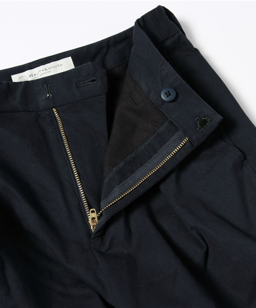 BEAUTY&YOUTH UNITED ARROWS（ビューティーアンドユースユナイテッドアローズ）の「BYSF ピーチスキンタックパンツ ◆（その他パンツ・レディース・オフホワイト/ネイビー・SMALL/MEDIUM）」の3枚目の写真