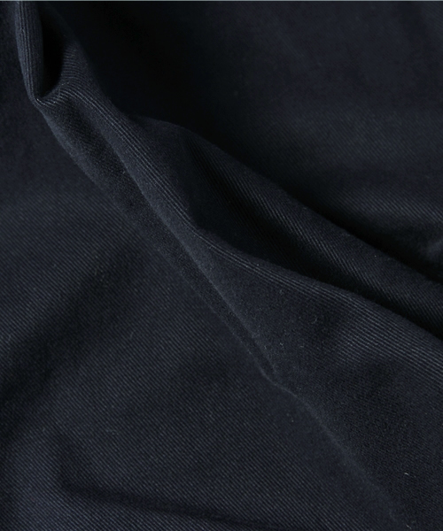 BEAUTY&YOUTH UNITED ARROWS（ビューティーアンドユースユナイテッドアローズ）の「BYSF ピーチスキンタックパンツ ◆（その他パンツ・レディース・オフホワイト/ネイビー・SMALL/MEDIUM）」の4枚目の写真