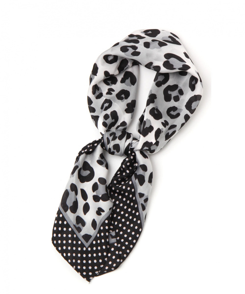 GLOBAL WORK（グローバルワーク）の「プリントスカーフ/838064（バンダナ/スカーフ・レディース・ネイビー/オレンジ/その他2/ライトベージュ・FREE）」の4枚目の写真