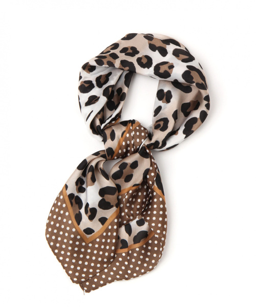 GLOBAL WORK（グローバルワーク）の「プリントスカーフ/838064（バンダナ/スカーフ・レディース・ネイビー/オレンジ/その他2/ライトベージュ・FREE）」の2枚目の写真