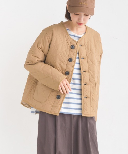 OMNES（オムネス）の「裏ファー高密度ナイロンキルティングノーカラージャケット（ノーカラージャケット・レディース・ブラック/ベージュ/カーキ・MEDIUM/LARGE）」の14枚目の写真