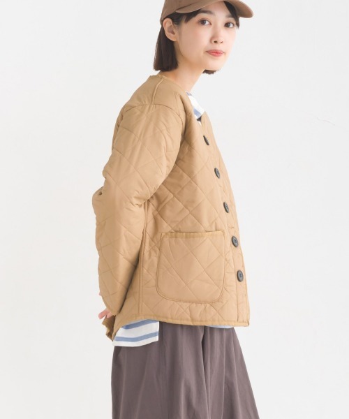 OMNES（オムネス）の「裏ファー高密度ナイロンキルティングノーカラージャケット（ノーカラージャケット・レディース・ブラック/ベージュ/カーキ・MEDIUM/LARGE）」の15枚目の写真