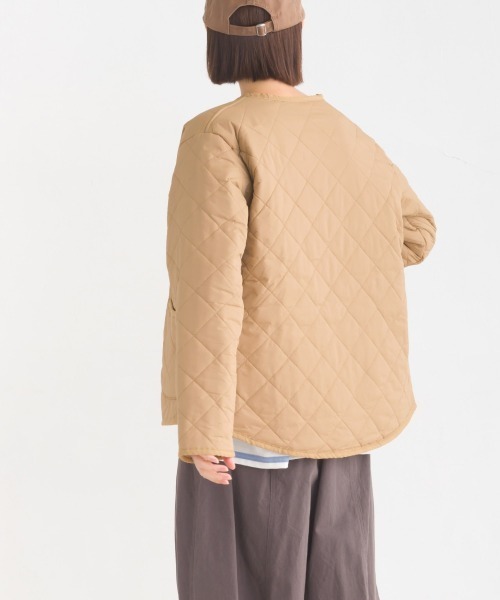 OMNES（オムネス）の「裏ファー高密度ナイロンキルティングノーカラージャケット（ノーカラージャケット・レディース・ブラック/ベージュ/カーキ・MEDIUM/LARGE）」の16枚目の写真