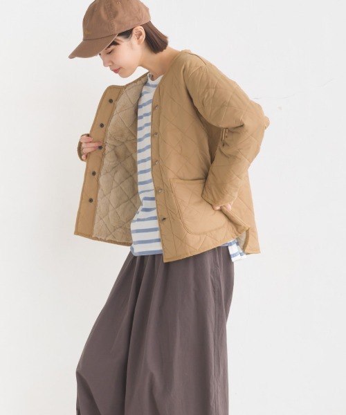 OMNES（オムネス）の「裏ファー高密度ナイロンキルティングノーカラージャケット（ノーカラージャケット・レディース・ブラック/ベージュ/カーキ・MEDIUM/LARGE）」の18枚目の写真