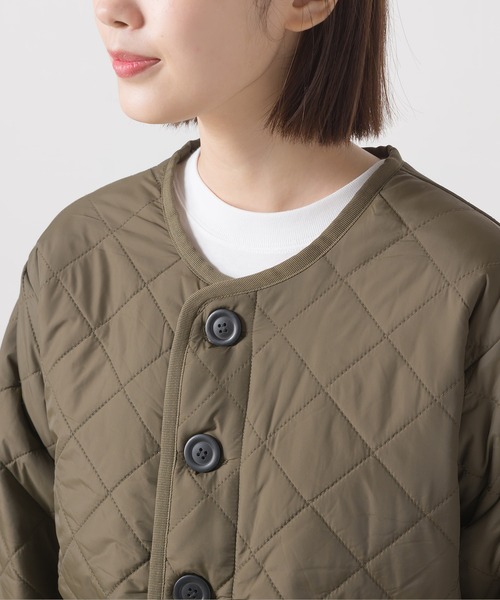 OMNES（オムネス）の「裏ファー高密度ナイロンキルティングノーカラージャケット（ノーカラージャケット・レディース・ブラック/ベージュ/カーキ・MEDIUM/LARGE）」の4枚目の写真