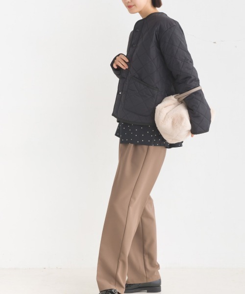 OMNES（オムネス）の「裏ファー高密度ナイロンキルティングノーカラージャケット（ノーカラージャケット・レディース・ブラック/ベージュ/カーキ・MEDIUM/LARGE）」の13枚目の写真