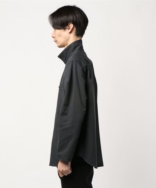 ADAM ET ROPE'（アダムエロペ）の「ハイネック オーバーサイズシャツ（シャツ/ブラウス・メンズ・チャコールグレー/ベージュ系その他・S/M/L）」の3枚目の写真