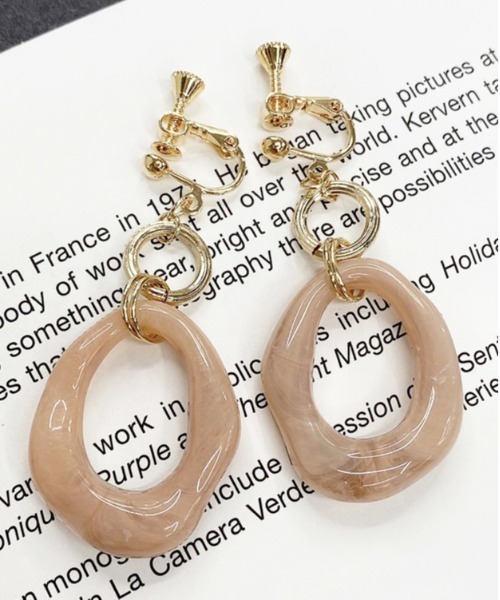 apres jour mignon（アプレジュールミニョン）の「【apresjour mignon×ARIAZ】ニュアンスカラーストーンイヤリング（イヤリング・レディース・ホワイト/ライトブルー/ダークブラウン/ベージュ/パープル/オフホワイト/アイボリー/ライトブラウン/キャメル/ピンクベージュ/ライトピンク・ONESIZE）」の10枚目の写真