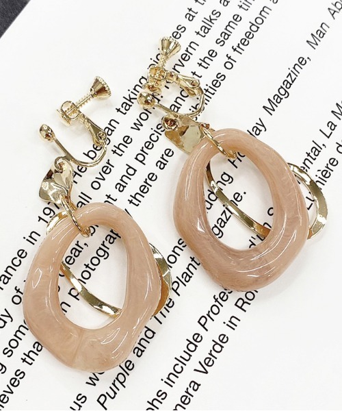 apres jour mignon（アプレジュールミニョン）の「【apresjour mignon×ARIAZ】ニュアンスカラーストーンイヤリング（イヤリング・レディース・ホワイト/ライトブルー/ダークブラウン/ベージュ/パープル/オフホワイト/アイボリー/ライトブラウン/キャメル/ピンクベージュ/ライトピンク・ONESIZE）」の11枚目の写真