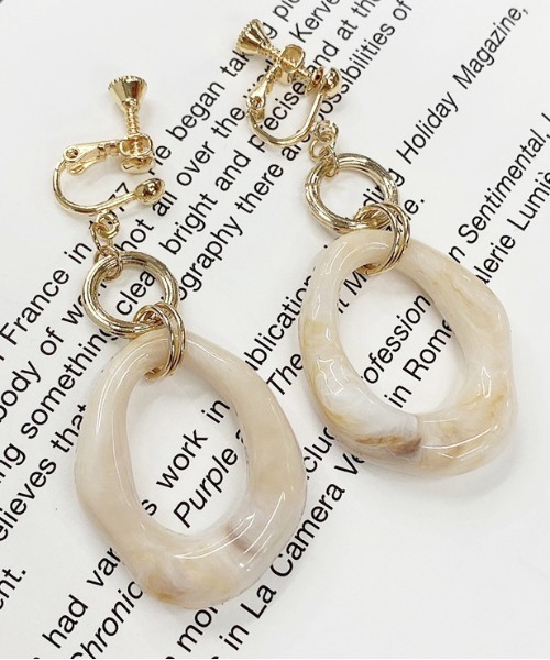 apres jour mignon（アプレジュールミニョン）の「【apresjour mignon×ARIAZ】ニュアンスカラーストーンイヤリング（イヤリング・レディース・ホワイト/ライトブルー/ダークブラウン/ベージュ/パープル/オフホワイト/アイボリー/ライトブラウン/キャメル/ピンクベージュ/ライトピンク・ONESIZE）」の3枚目の写真