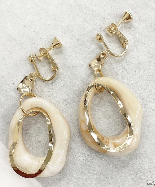 apres jour mignon（アプレジュールミニョン）の「【apresjour mignon×ARIAZ】ニュアンスカラーストーンイヤリング（イヤリング・レディース・ホワイト/ライトブルー/ダークブラウン/ベージュ/パープル/オフホワイト/アイボリー/ライトブラウン/キャメル/ピンクベージュ/ライトピンク・ONESIZE）」の12枚目の写真