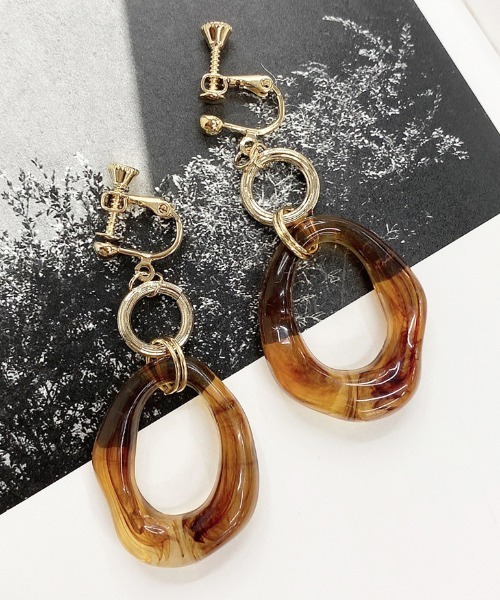 apres jour mignon（アプレジュールミニョン）の「【apresjour mignon×ARIAZ】ニュアンスカラーストーンイヤリング（イヤリング・レディース・ホワイト/ライトブルー/ダークブラウン/ベージュ/パープル/オフホワイト/アイボリー/ライトブラウン/キャメル/ピンクベージュ/ライトピンク・ONESIZE）」の13枚目の写真