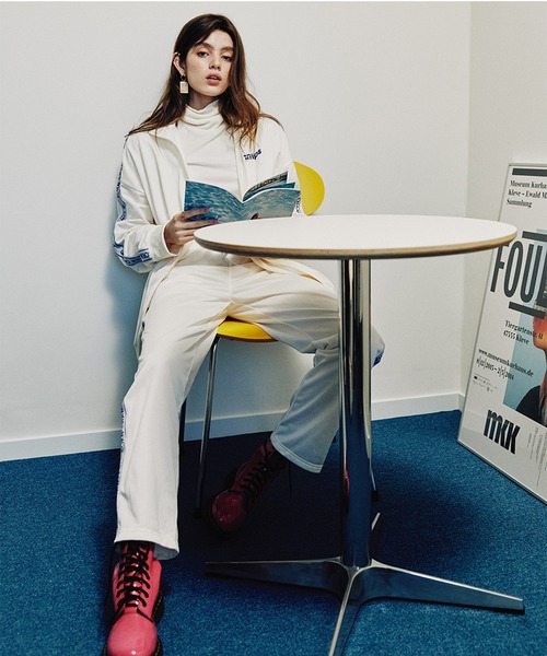 BORN CHAMPS（ボーンチャンプス）の「【BORN CHAMPS/ボーン チャンプス】BC LOGO TRACK TOP/韓国ブランド ワンポイントロゴ ライン柄  トラックジャケット（ジャージ）（ジャージ・レディース・ブラック/アイボリー・M/L）」の18枚目の写真