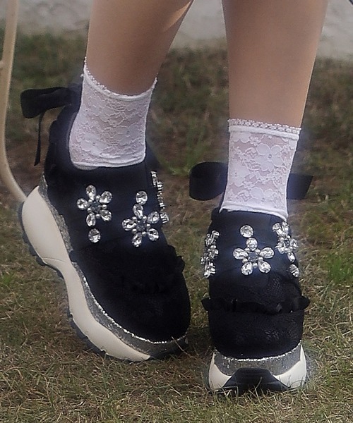 Swankiss（スワンキス）の「EV flower bijou shoes（スニーカー・レディース・ホワイト/ピンク/ブラック・MEDIUM/LARGE）」の3枚目の写真