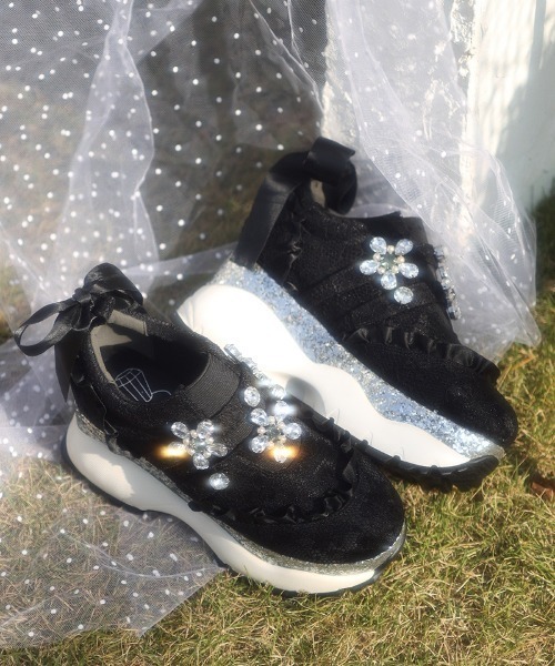 Swankiss（スワンキス）の「EV flower bijou shoes（スニーカー・レディース・ホワイト/ピンク/ブラック・MEDIUM/LARGE）」の4枚目の写真