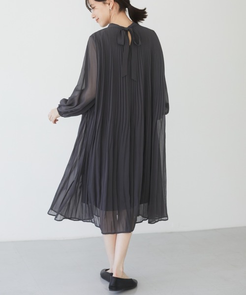 Green　Parks（グリーンパークス）の「シフォンプリーツワンピース＊（ワンピース・レディース・ブラック/パープル/ライトカーキ・FREE）」の2枚目の写真