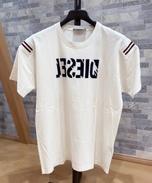 DIESEL（ディーゼル）の「スクラッチロゴ プリント 袖ライン クルー