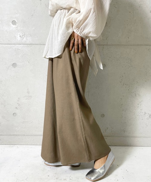 Meli rich（メリーリッチ）の「【セットアップ対応】ゆるっとシルエット。リネンリラックスパンツ（チノパンツ・レディース・ナチュラル/ベージュ/ライトグリーン/モカ/ブラック・MEDIUM）」の7枚目の写真