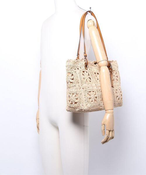 Samantha Thavasa(サマンサタバサ)の「ラフィア トートバッグ 大サイズ(トートバッグ・レディース・キャメル/ホワイト・FREE)」の6枚目の写真