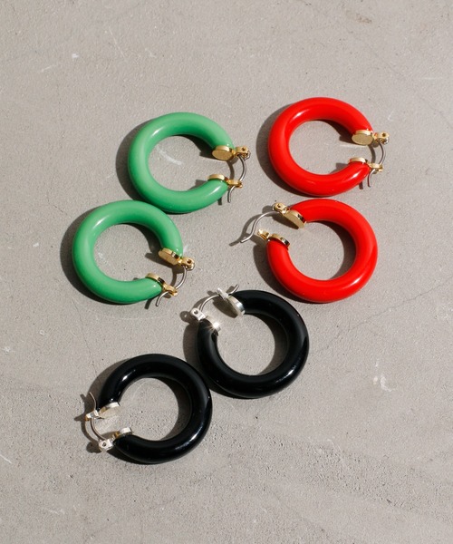 JANESMITH(ジェーンスミス)の「JANESMITH ジェーンスミス / COLOR SMALL HOOP EARRING カラースモールフープピアス / 21WAC-#916L(ピアス(両耳用)・レディース・レッド/ブラック/グリーン・ONE)」の2枚目の写真
