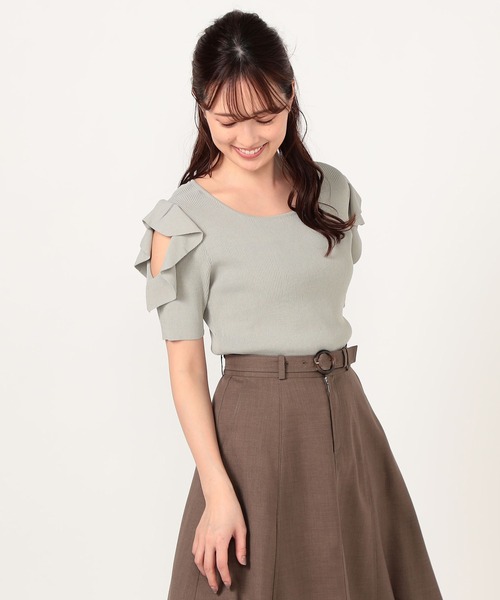 LAISSE PASSE（レッセパッセ）の「オープンショルダーフリルプルオーバー（ニット/セーター・レディース・ライトグレー/ブラウン/ピンク/アイボリー/ミント・MEDIUM）」の7枚目の写真