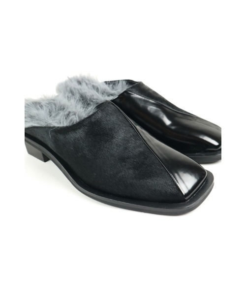 AULA AILA（アウラアイラ）の「インソールエコファーミュール（サンダル・レディース・ブラック/ブラウン/オフホワイト/キャメル・36.5/37.5/35.5）」の15枚目の写真