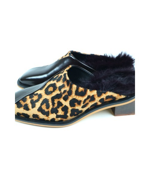 AULA AILA（アウラアイラ）の「インソールエコファーミュール（サンダル・レディース・ブラック/ブラウン/オフホワイト/キャメル・36.5/37.5/35.5）」の20枚目の写真