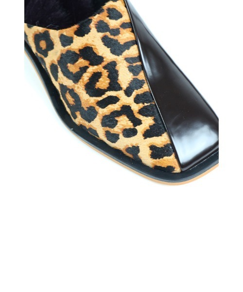 AULA AILA（アウラアイラ）の「インソールエコファーミュール（サンダル・レディース・ブラック/ブラウン/オフホワイト/キャメル・36.5/37.5/35.5）」の7枚目の写真