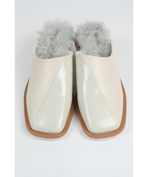 AULA AILA（アウラアイラ）の「インソールエコファーミュール（サンダル・レディース・ブラック/ブラウン/オフホワイト/キャメル・36.5/37.5/35.5）」の8枚目の写真