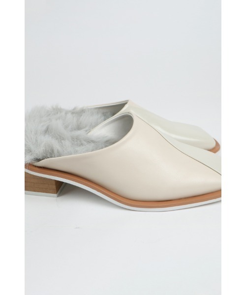 AULA AILA（アウラアイラ）の「インソールエコファーミュール（サンダル・レディース・ブラック/ブラウン/オフホワイト/キャメル・36.5/37.5/35.5）」の17枚目の写真