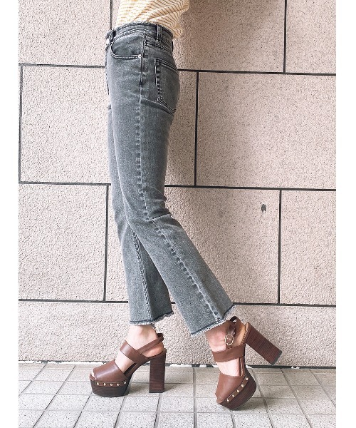 one way（ワンウェイ）の「【oneway】すそフレアーデニム（デニムパンツ・レディース・ライトブルー/ベージュ/ブラック系その他・S/M）」の5枚目の写真