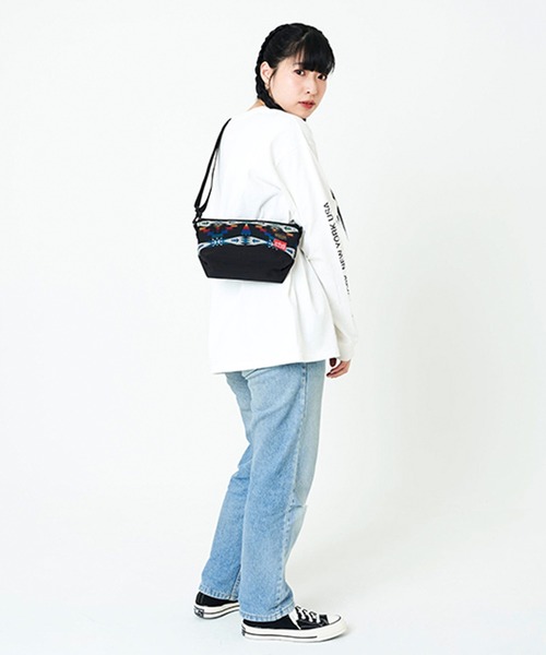 Manhattan Portage（マンハッタンポーテージ）の「Zuccotti Clutch Pendleton（ショルダーバッグ・メンズ・ブラック・X-SMALL）」の5枚目の写真