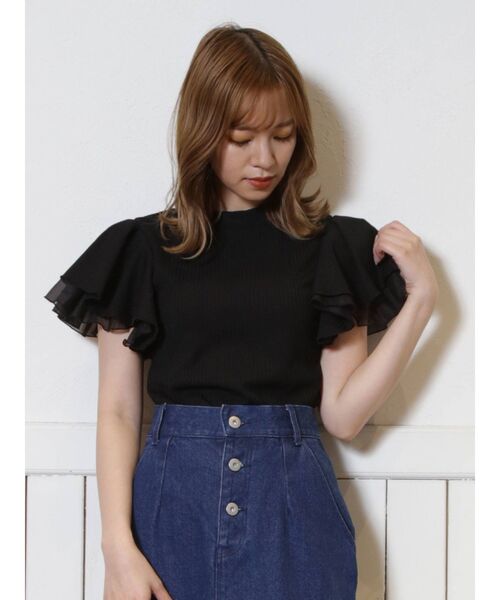 dazzlin（ダズリン）の「ダブルフリルコンパクトトップス（Tシャツ/カットソー・レディース・ブラック/グレー/オフホワイト/ベージュ/ブラウン・FREE）」の2枚目の写真