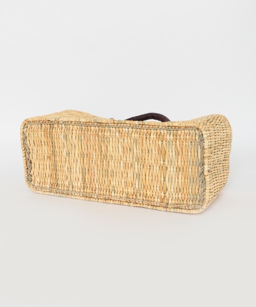 かぐれ(カグレ)の「アフリカンスクエア ストロー横長かご L(かごバッグ・レディース・ナチュラル・LARGE)」の4枚目の写真