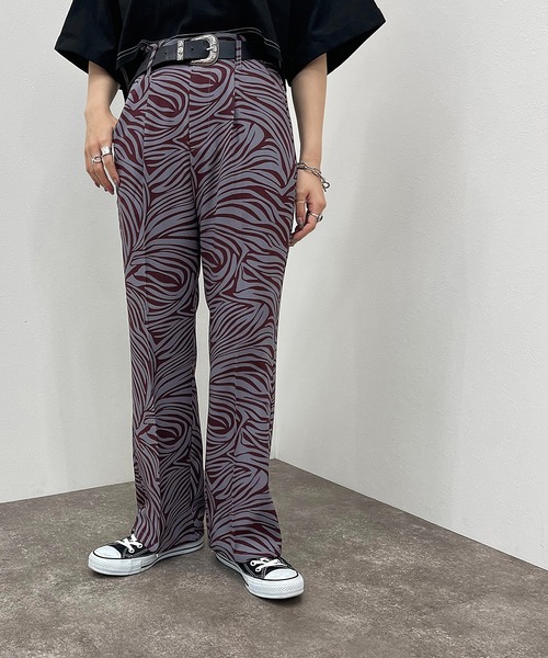 apres jour mignon(アプレジュールミニョン)の「ゼブラ柄パンツ【ZOZOTOWN限定アイテム】(その他パンツ・レディース・ベージュ/ホワイト系その他/パープル・X-LARGE/MEDIUM/SMALL)」の4枚目の写真