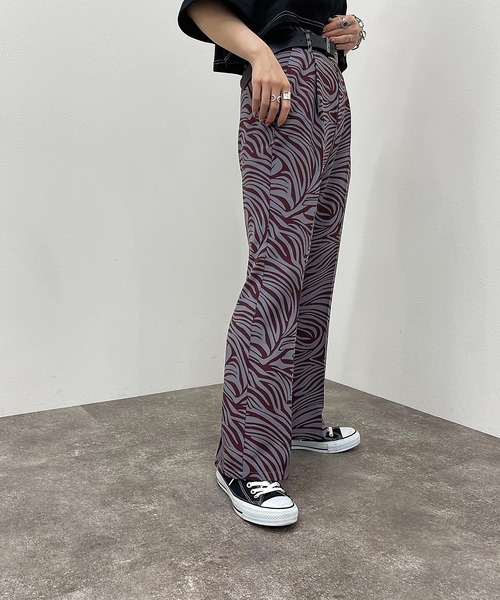 apres jour mignon(アプレジュールミニョン)の「ゼブラ柄パンツ【ZOZOTOWN限定アイテム】(その他パンツ・レディース・ベージュ/ホワイト系その他/パープル・X-LARGE/MEDIUM/SMALL)」の7枚目の写真