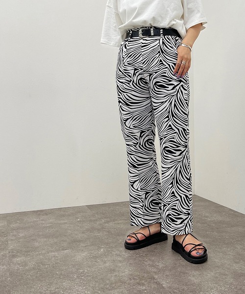 apres jour mignon(アプレジュールミニョン)の「ゼブラ柄パンツ【ZOZOTOWN限定アイテム】(その他パンツ・レディース・ベージュ/ホワイト系その他/パープル・X-LARGE/MEDIUM/SMALL)」の19枚目の写真