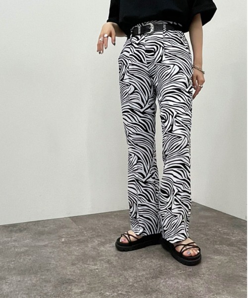 apres jour mignon(アプレジュールミニョン)の「ゼブラ柄パンツ【ZOZOTOWN限定アイテム】(その他パンツ・レディース・ベージュ/ホワイト系その他/パープル・X-LARGE/MEDIUM/SMALL)」の12枚目の写真