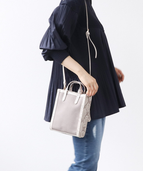 Three Four Time（ｽﾘｰﾌｫｰﾀｲﾑ）の「スクエア型ミニショルダー（ショルダーバッグ・レディース・ブラック/グレー/ブルー/キャメル・ONE SIZE）」の3枚目の写真