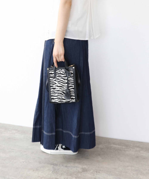 Three Four Time（ｽﾘｰﾌｫｰﾀｲﾑ）の「スクエア型ミニショルダー（ショルダーバッグ・レディース・ブラック/グレー/ブルー/キャメル・ONE SIZE）」の2枚目の写真