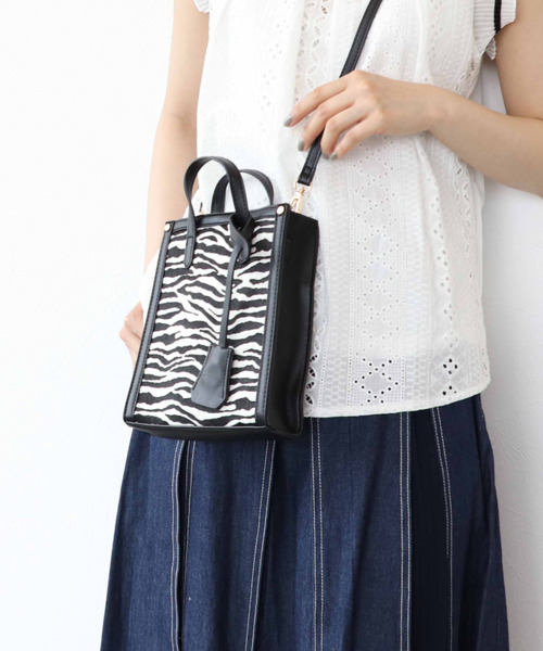 Three Four Time（ｽﾘｰﾌｫｰﾀｲﾑ）の「スクエア型ミニショルダー（ショルダーバッグ・レディース・ブラック/グレー/ブルー/キャメル・ONE SIZE）」の14枚目の写真