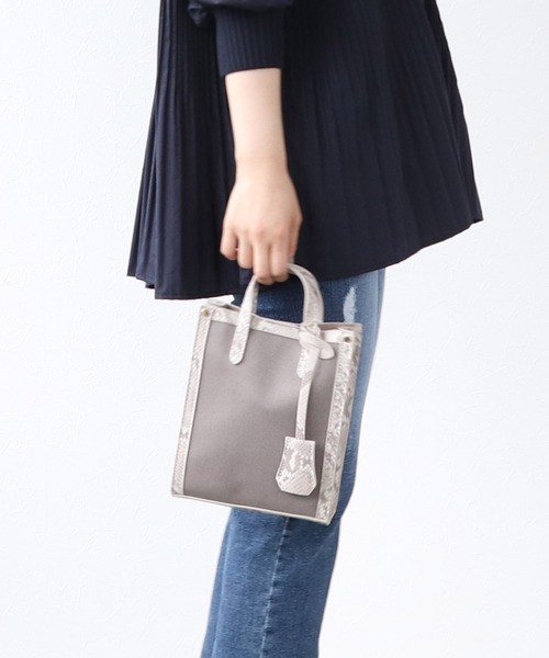 Three Four Time（ｽﾘｰﾌｫｰﾀｲﾑ）の「スクエア型ミニショルダー（ショルダーバッグ・レディース・ブラック/グレー/ブルー/キャメル・ONE SIZE）」の9枚目の写真