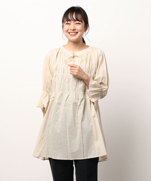 KOBE LETTUCE（コウベレタス）の「シャーリングギャザーチュニックトップス（チュニック・レディース・オフホワイト/グリーン/ベージュ系その他・FREE）」の11枚目の写真