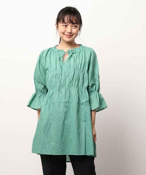 KOBE LETTUCE（コウベレタス）の「シャーリングギャザーチュニックトップス（チュニック・レディース・オフホワイト/グリーン/ベージュ系その他・FREE）」の12枚目の写真